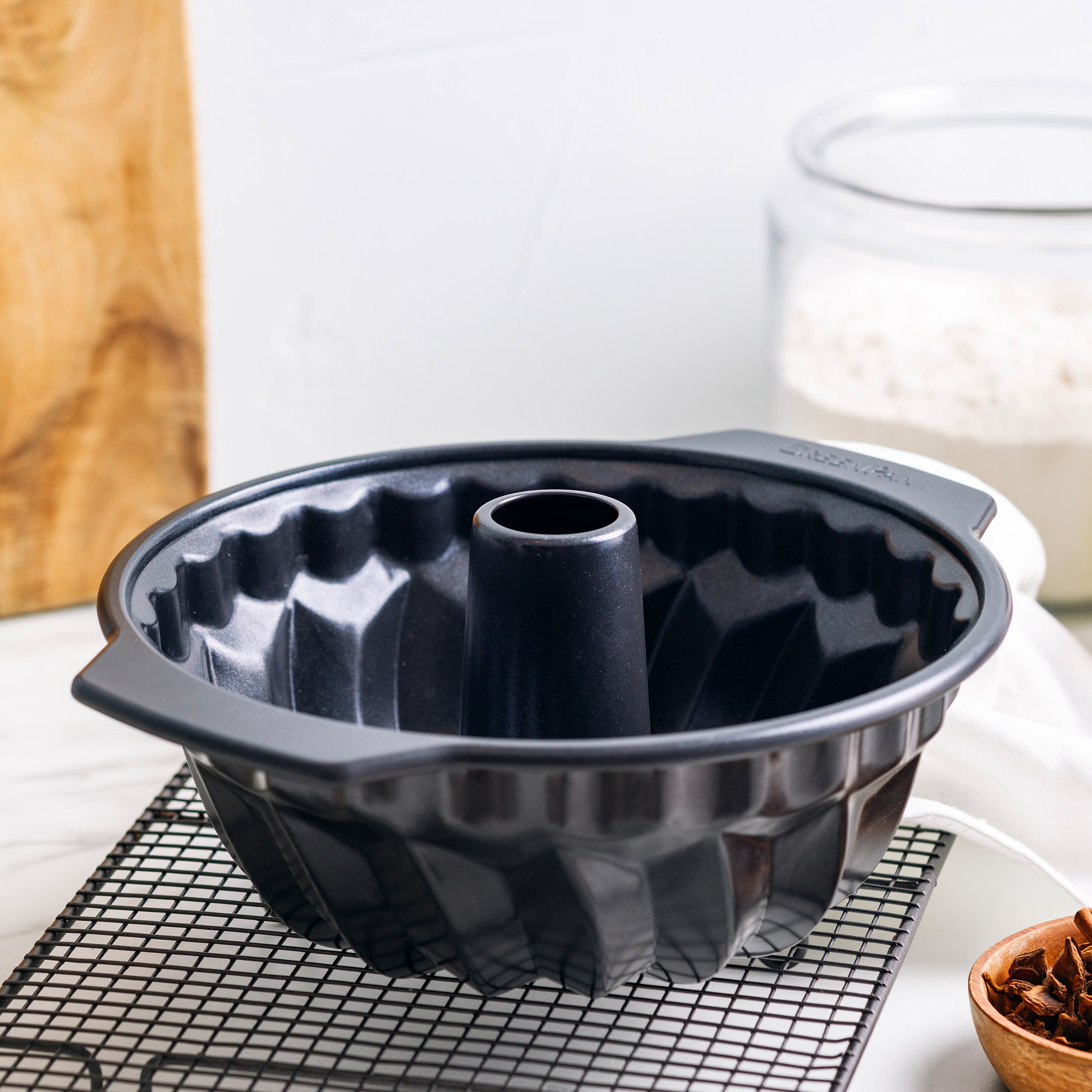 Black Ceramic Bundt Pan 24cm