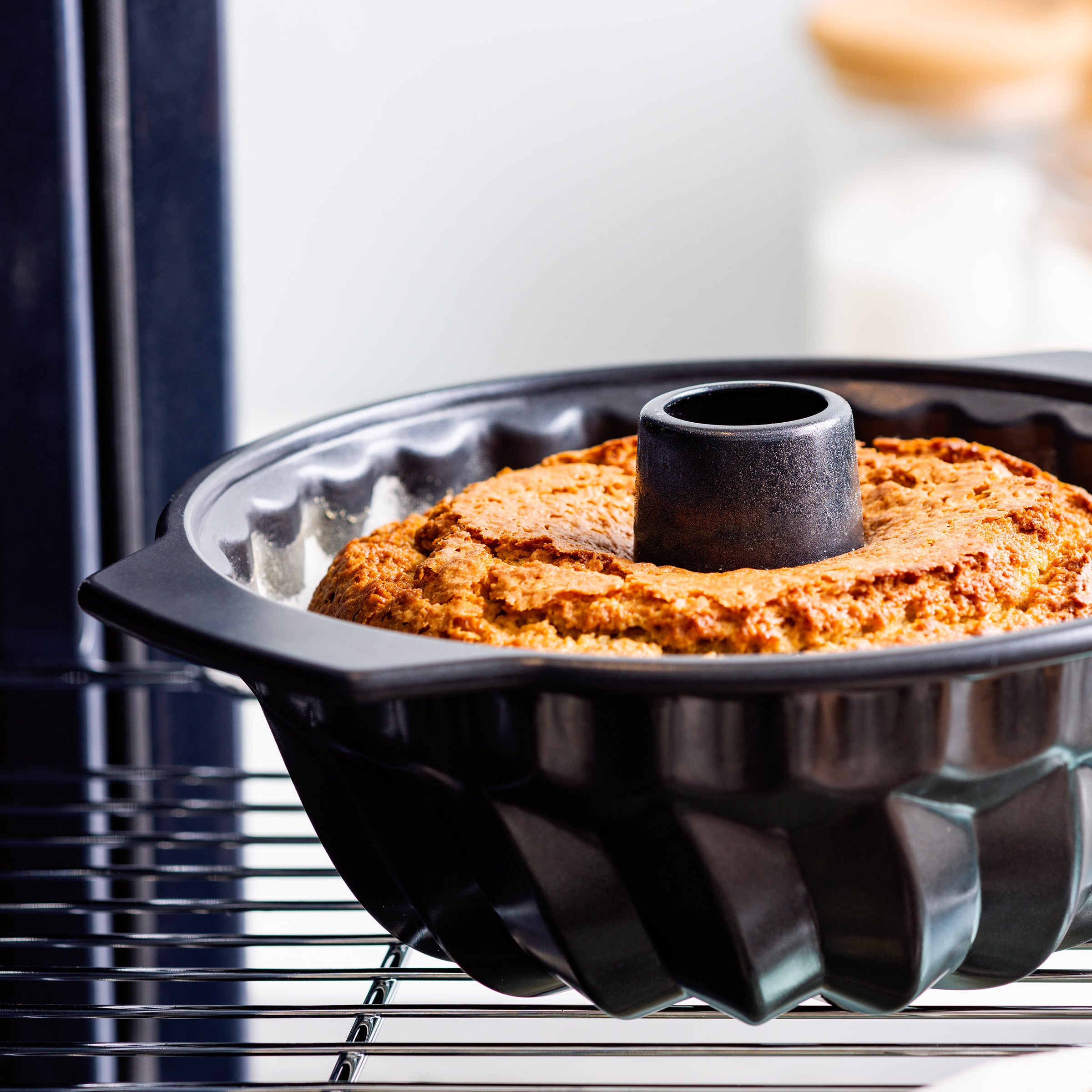 Black Ceramic Bundt Pan 24cm