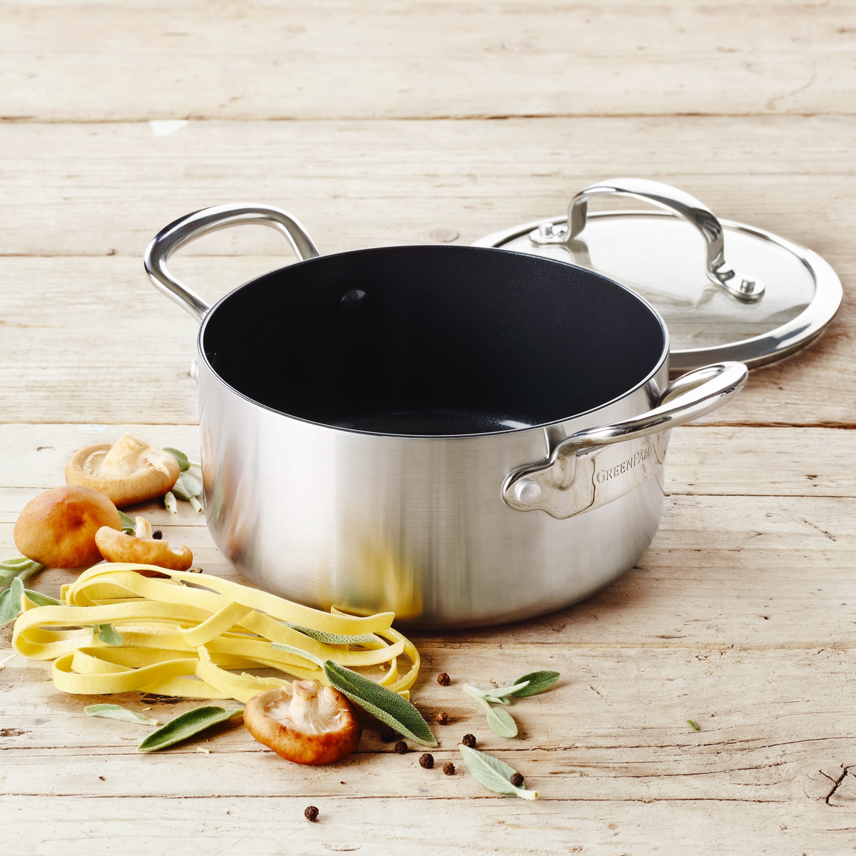 Barcelona Evershine Ceramic Non-Stick 1.9-Litre Stockpot with Lid