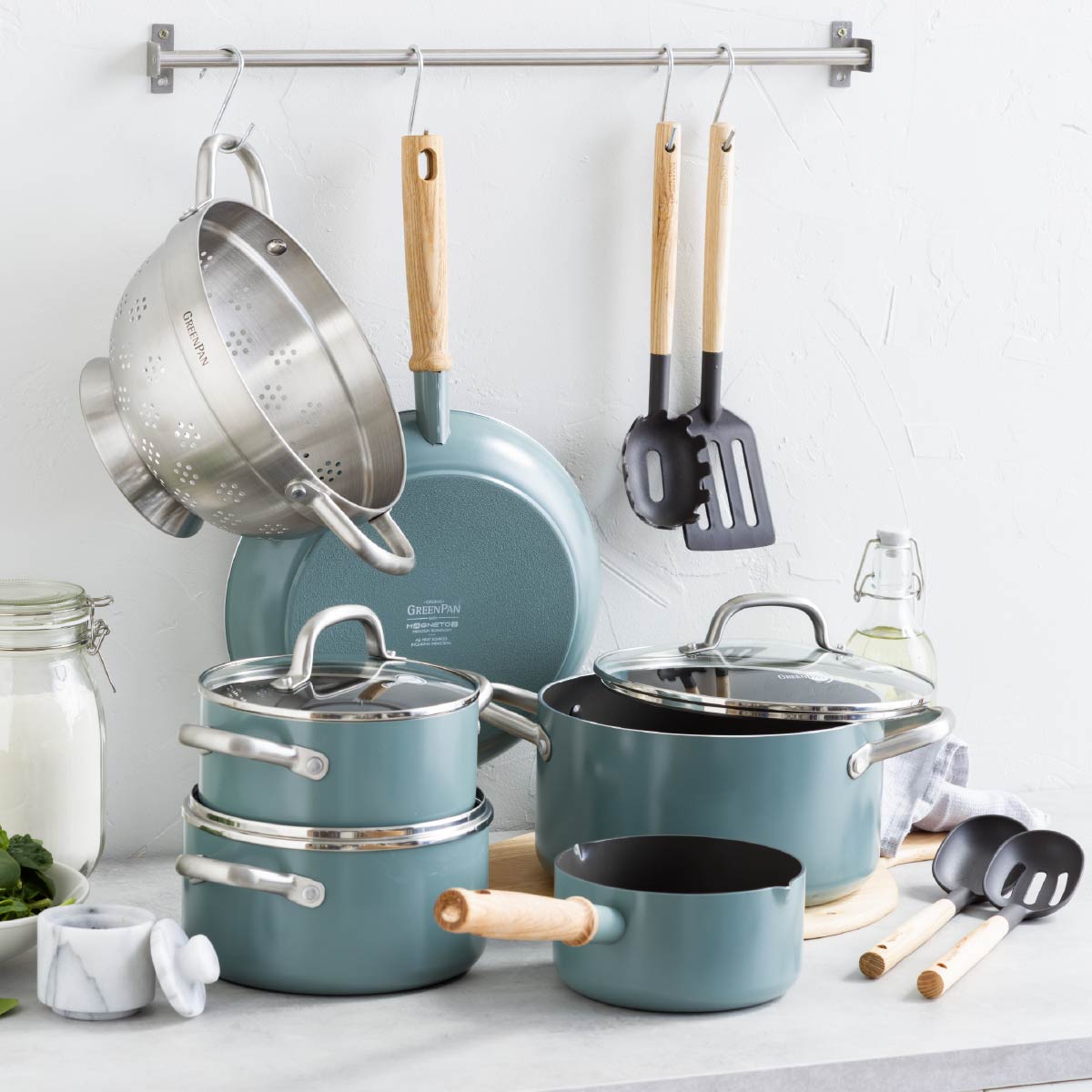Mayflower 13pc Set with Lids