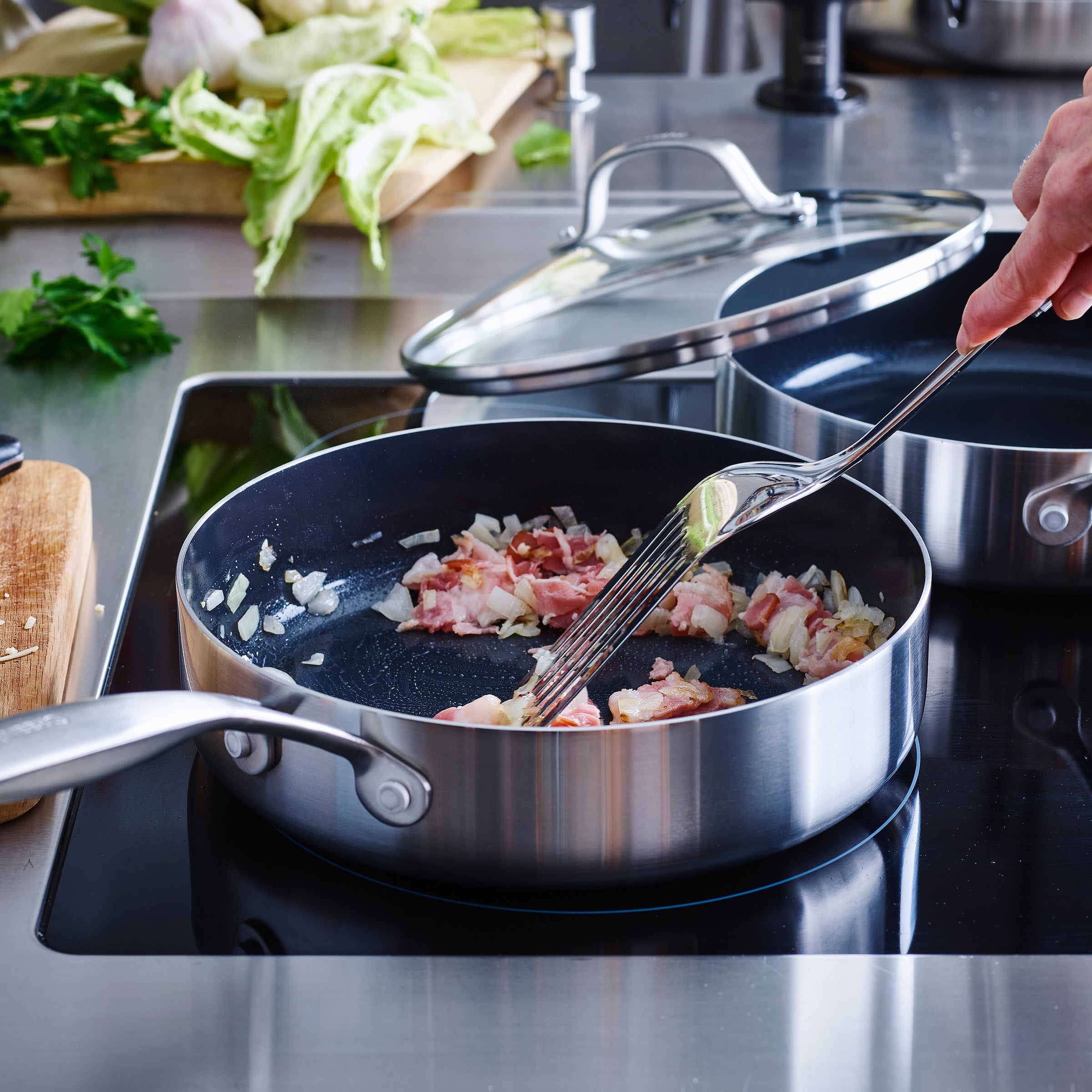 Geneva Covered Sauté Pan 24cm / 2.6 Litre – Greenpan UK