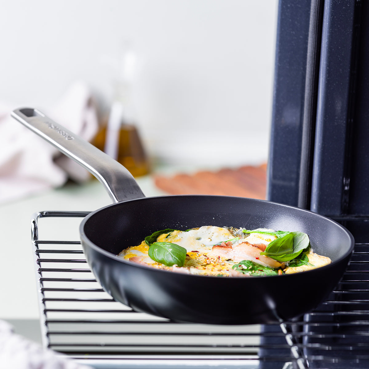 Evolution 24cm Frypan, Black