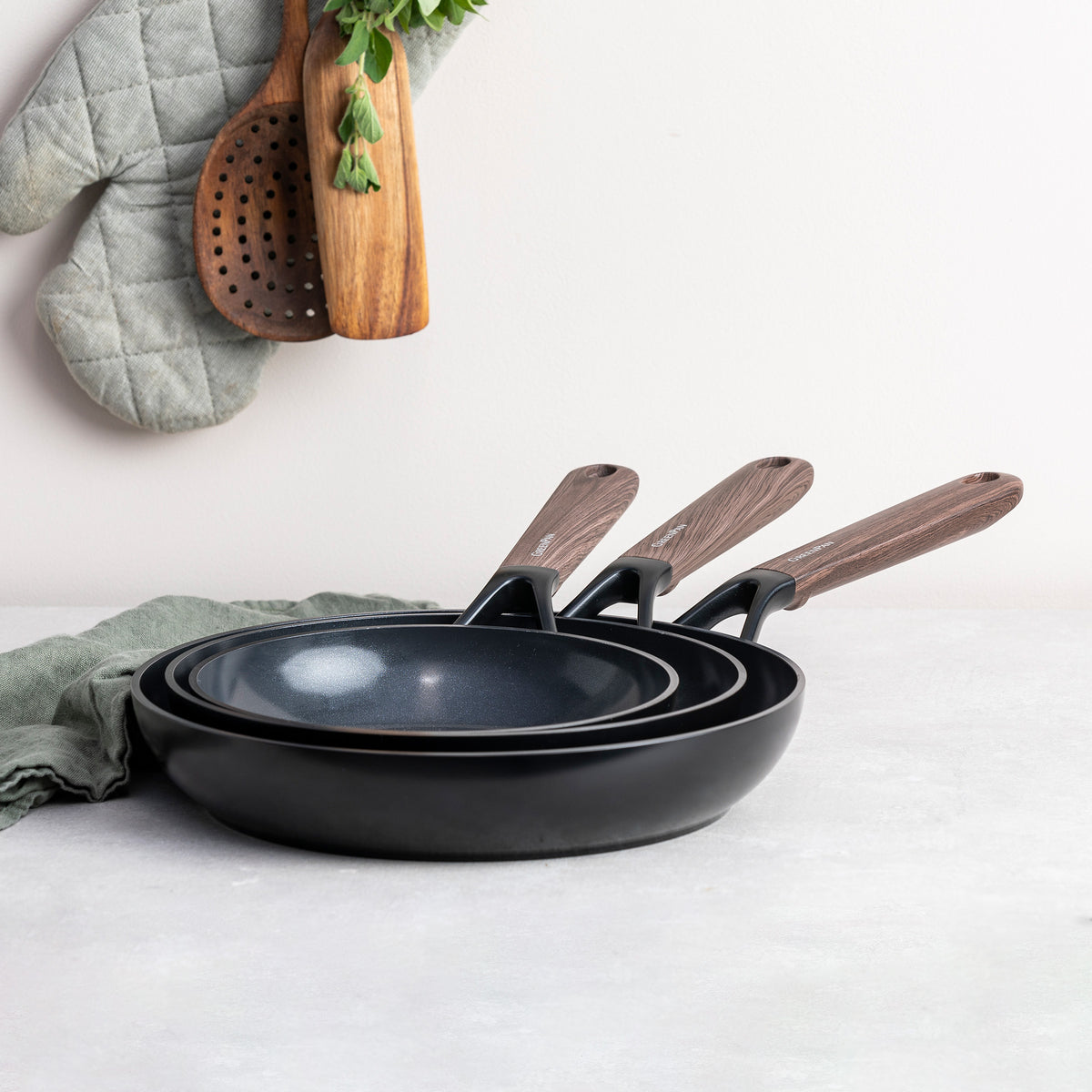Eco-Smartshape Ceramic Non-Stick 20 cm Frypan | Dark-Wood Handle