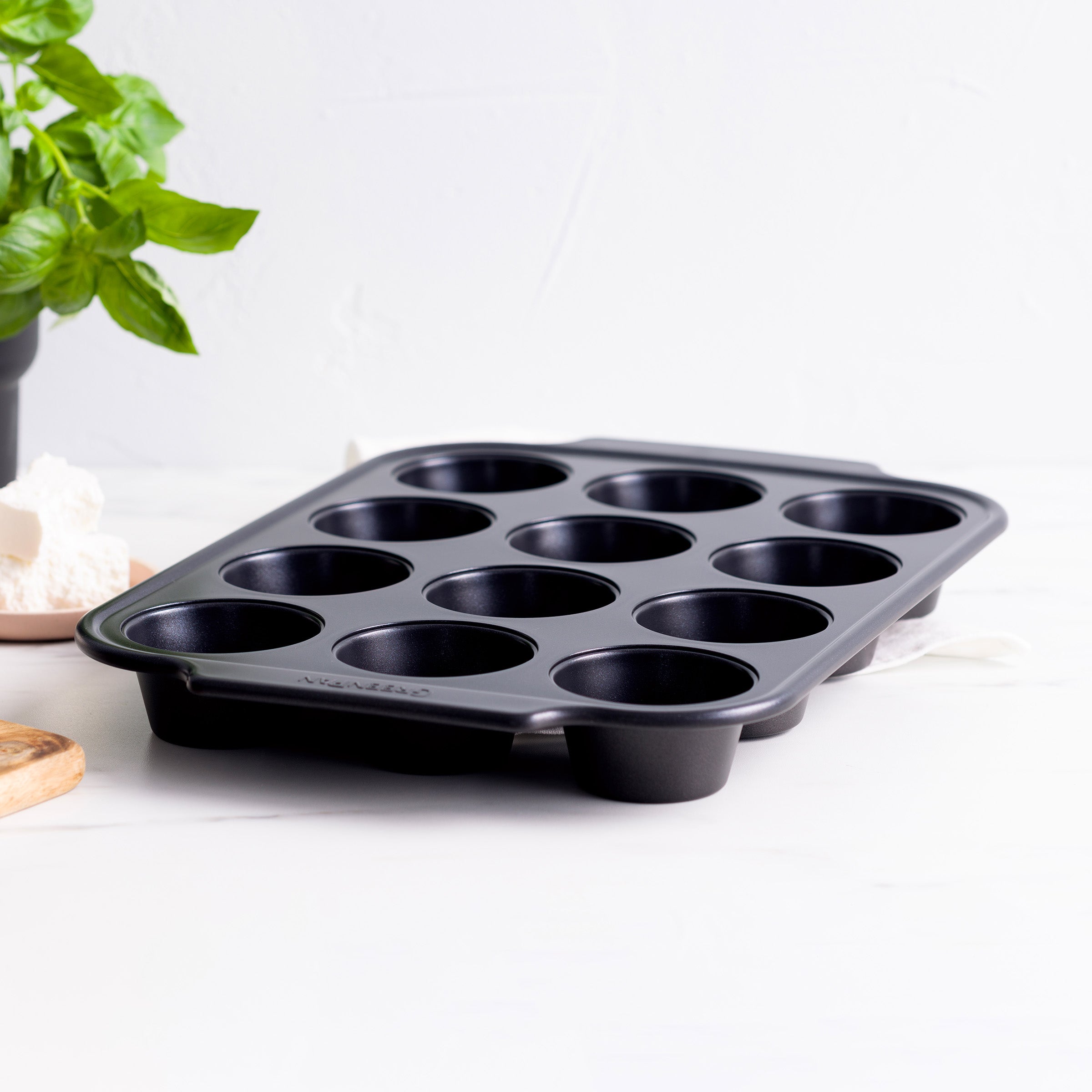 Bistro Muffin Pan 12pcs
