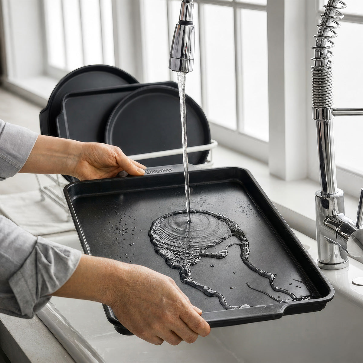 Bistro Carbon Steel Sheet Pan, 33 cm x 22.5 cm