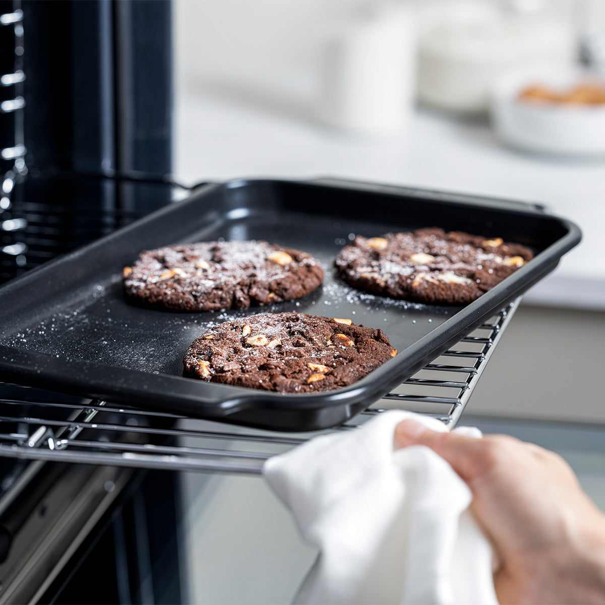 Bistro Carbon Steel Sheet Pan, 33 cm x 22.5 cm
