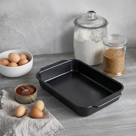 Bistro Carbon Steel Rectangular Cake Pan, 33 cm x 22.5 cm