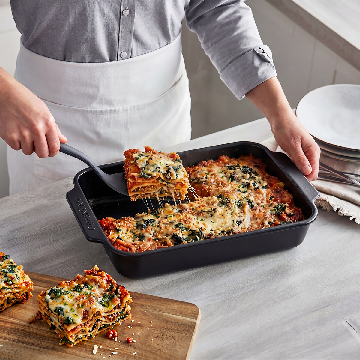 Bistro Carbon Steel Rectangular Cake Pan, 33 cm x 22.5 cm