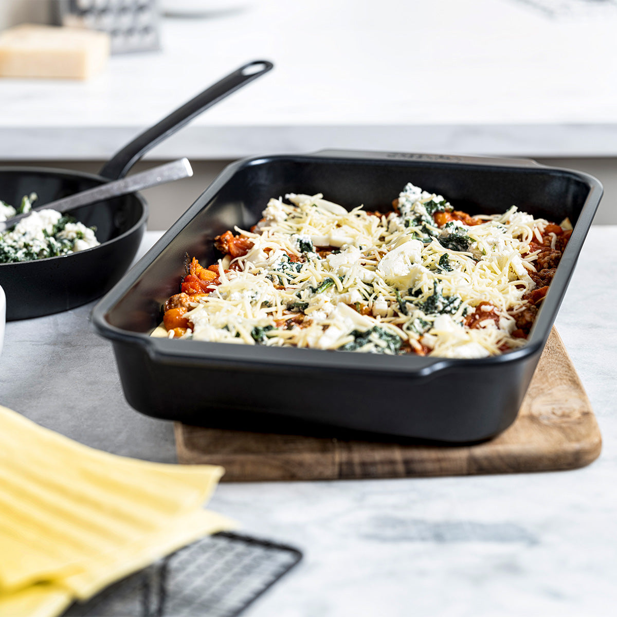Bistro Carbon Steel Rectangular Cake Pan, 33 cm x 22.5 cm