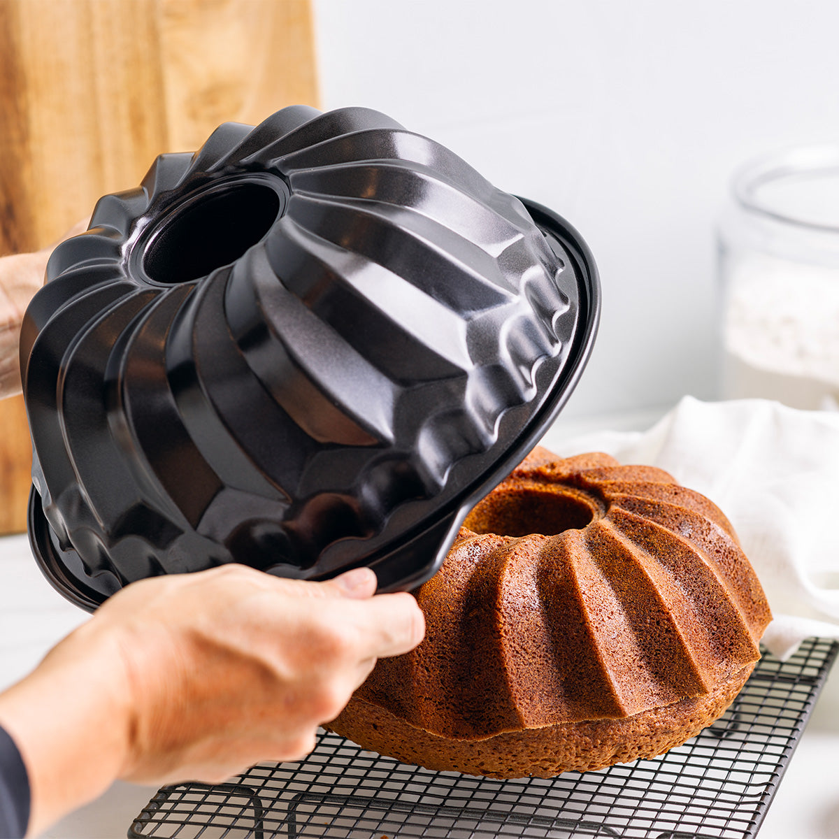 Bistro Carbon Steel Fluted Cake Pan, 24 cm