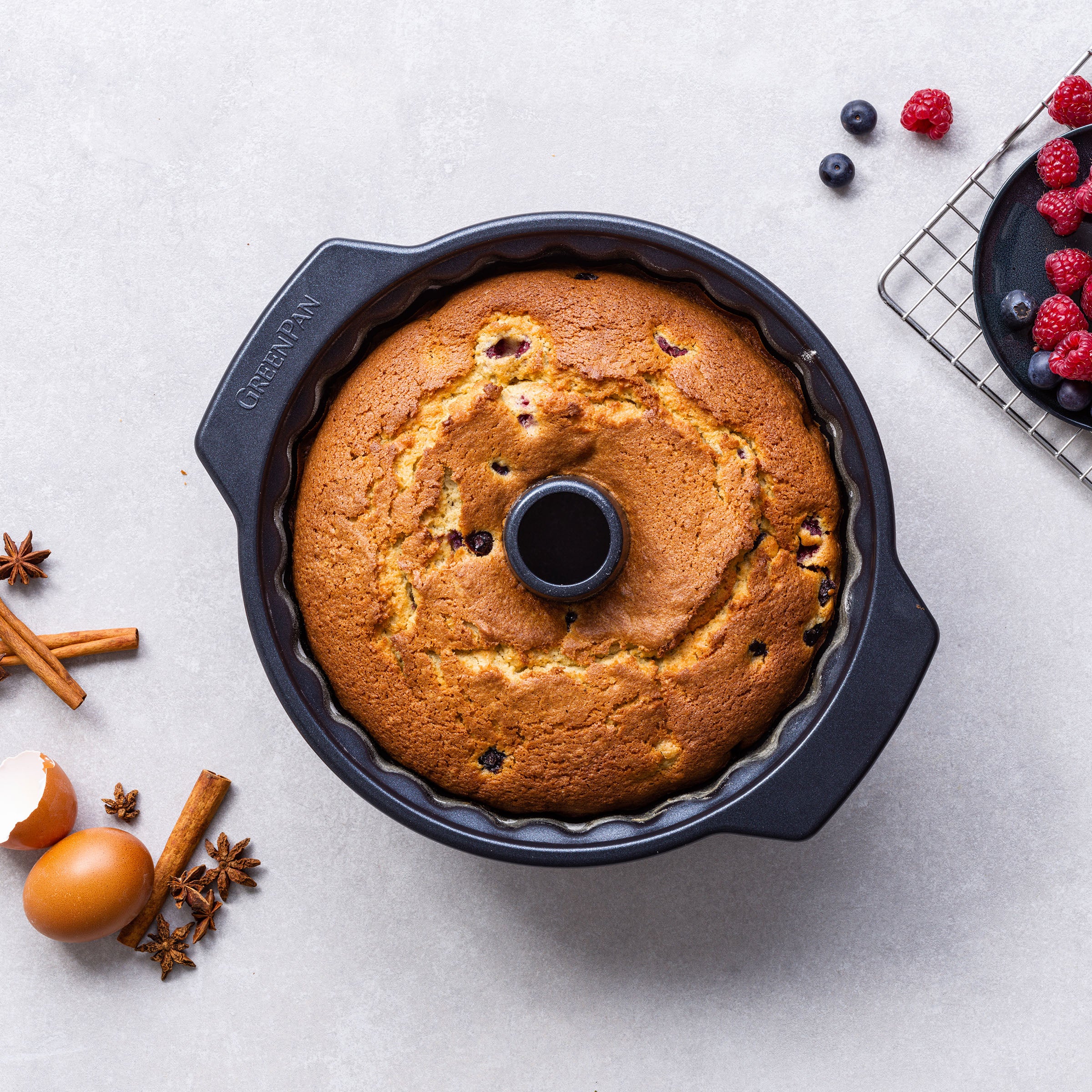 Black Ceramic Bundt Pan 24cm