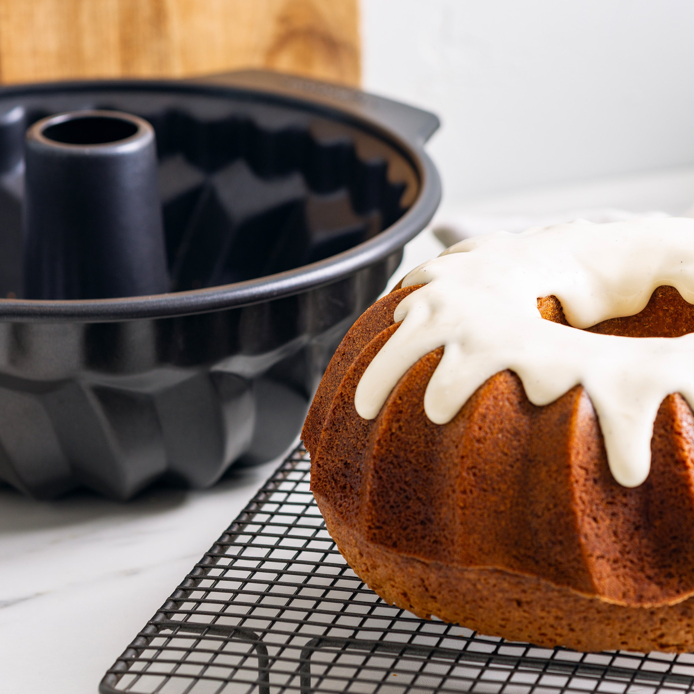 Black Ceramic Bundt Pan 24cm Greenpan UK