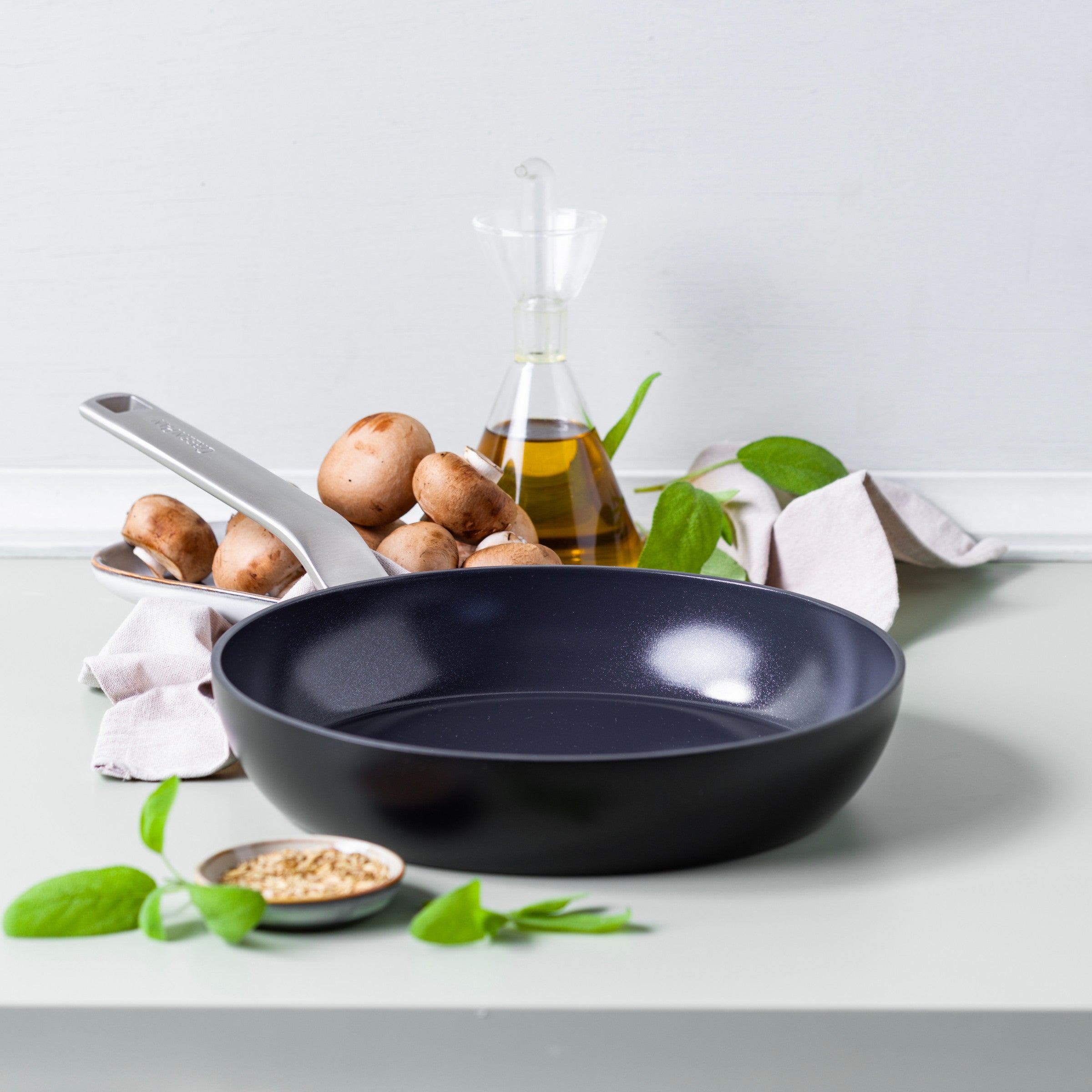 Evolution Frypan 28cm Black