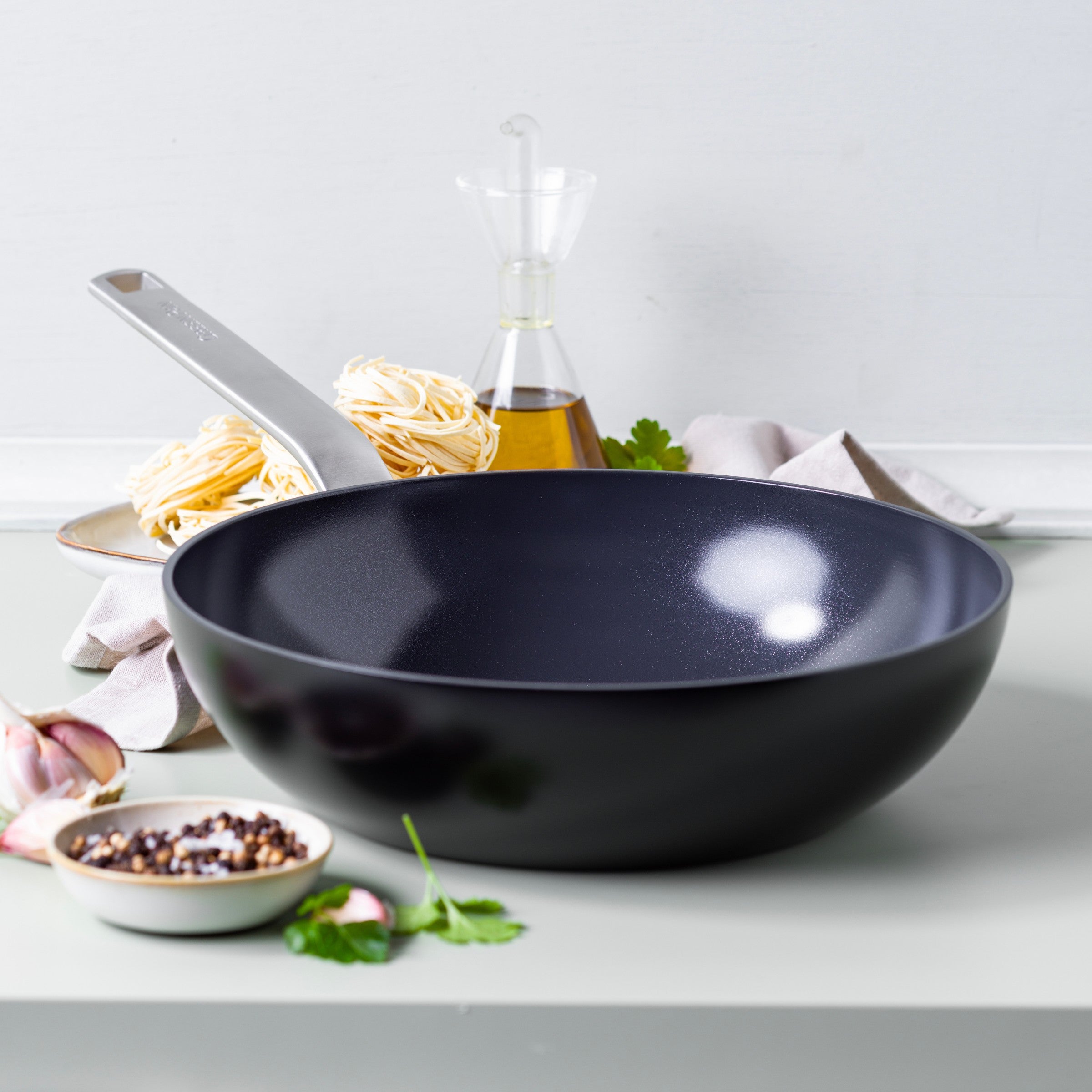 Evolution Wok 28cm Black
