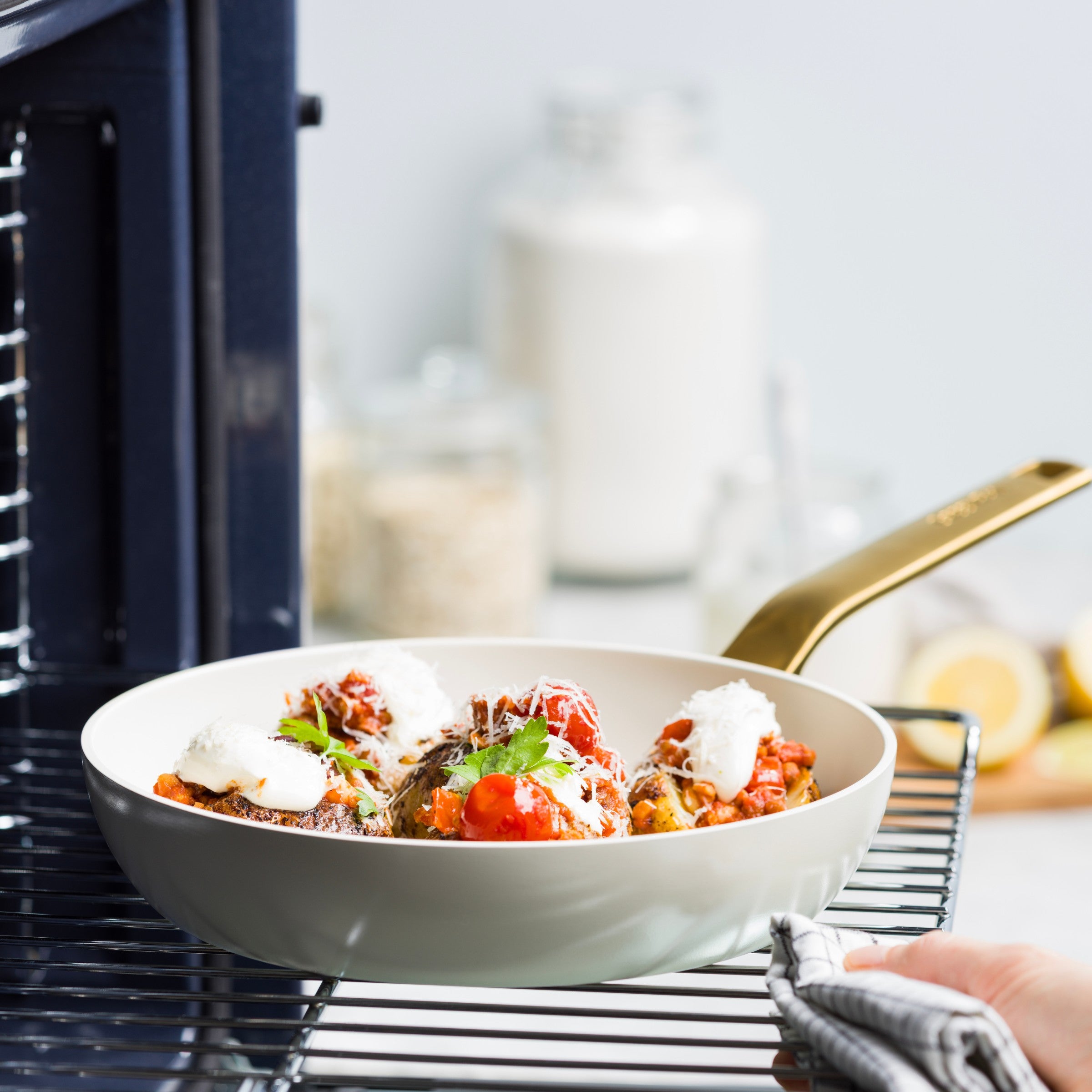 Evolution Wok 28cm Cream