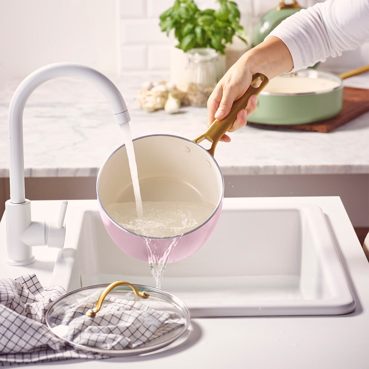 Reserve 24cm Skillet with Lid, Blush
