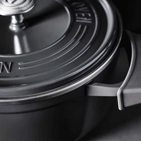 Featherweights Oval Dutch Oven with Lid