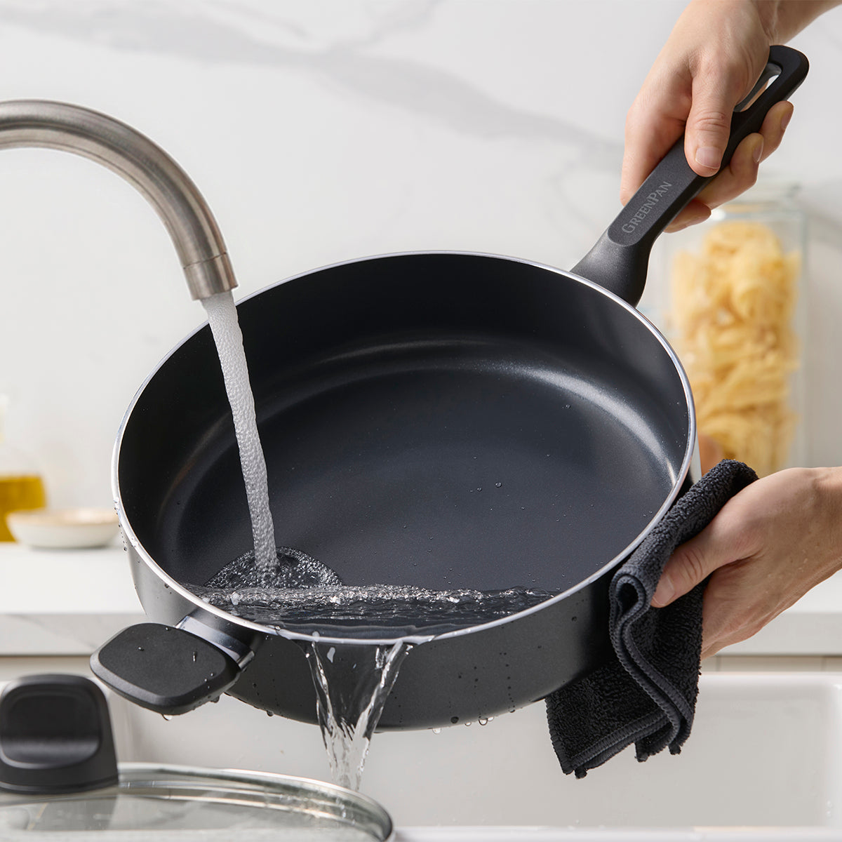 Memphis Ceramic Non-Stick 4.2-Litre Sauté Pan with Lid